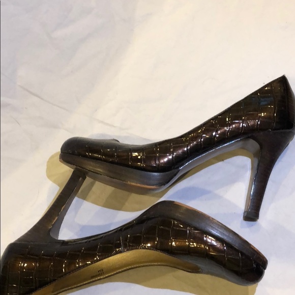 Tahari high heeled pumps, leather, size 9 - Picture 4 of 11